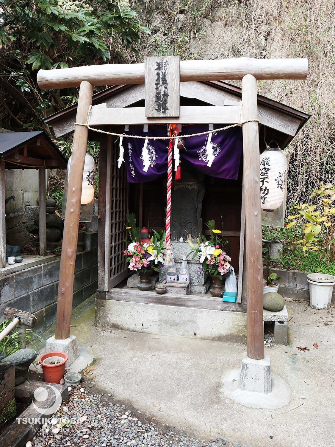 鎌倉で最も古い窟不動（窟堂：いわやどう）は、知る人ぞ知る有名な観光スポット